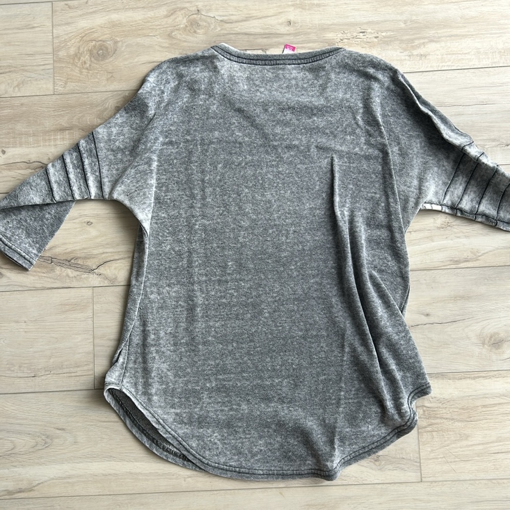 No Boundaries XL FAITH sweatshirt - Picture 3 of 3